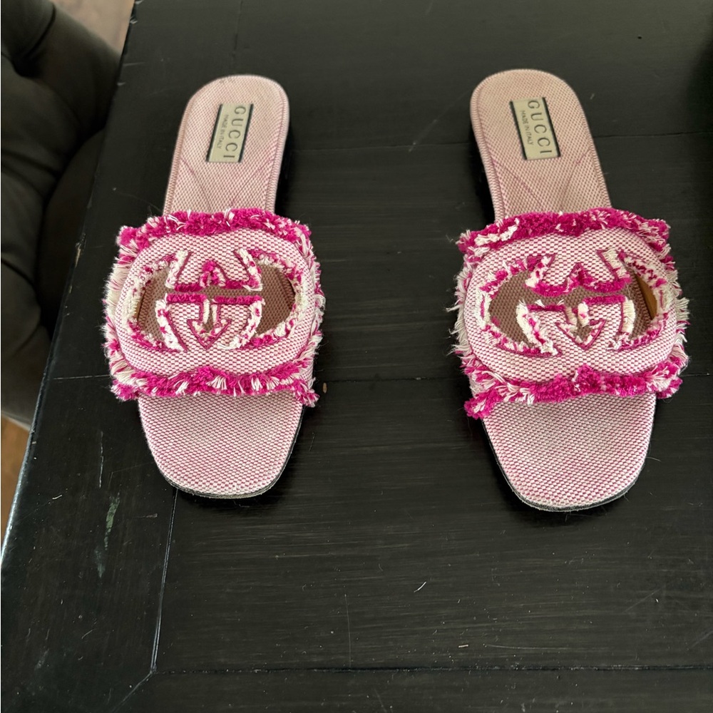 Gucci Pink Fringed Logo Sandals